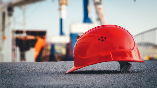 Construction safety helmet